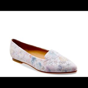 Trotters Harlowe SOLD OUT pale floral leather size 7.5 medium. New no box